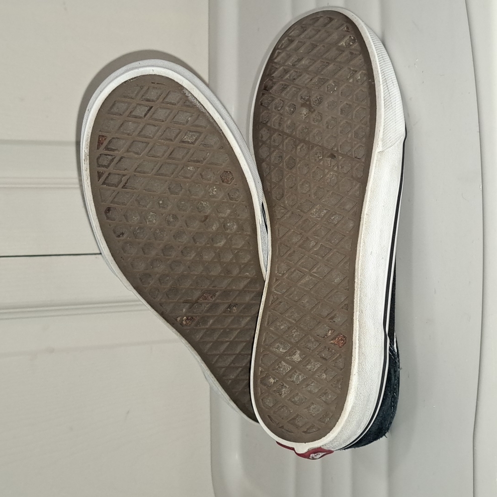 Classic Van's tennis skate shoes - size 6 youth - black and white - Picture 5 of 8